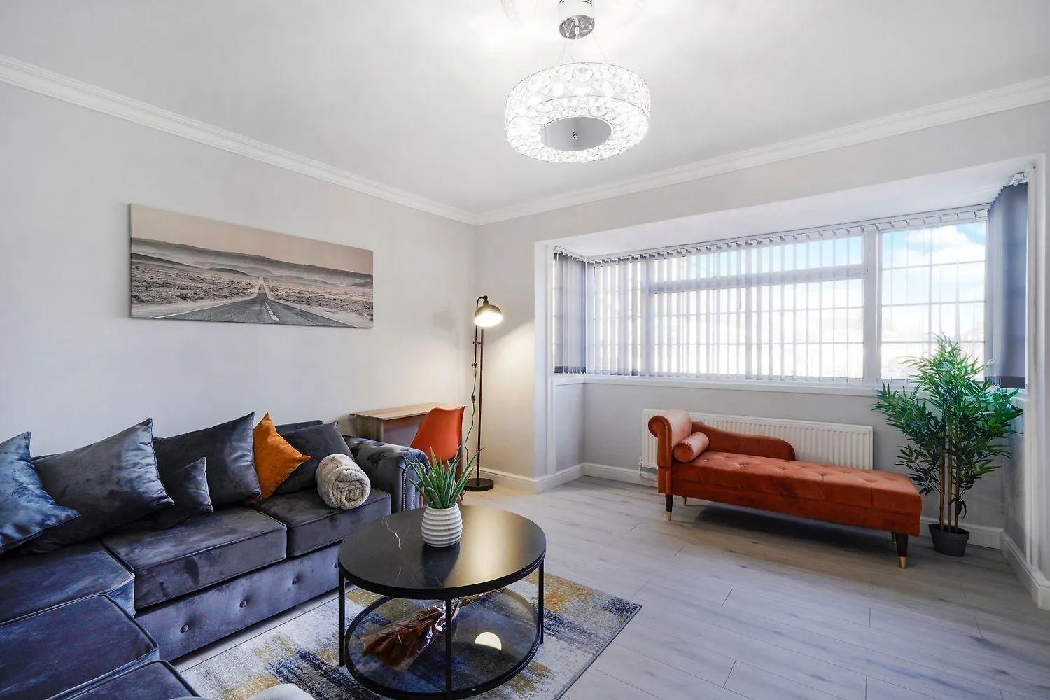 Daire Spacious, 4 Bed, Garden, Parking, Excel Londra