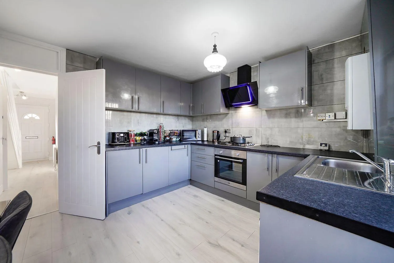 Spacious, 4 Bed, Garden, Parking, Excel London 0*,  United Kingdom